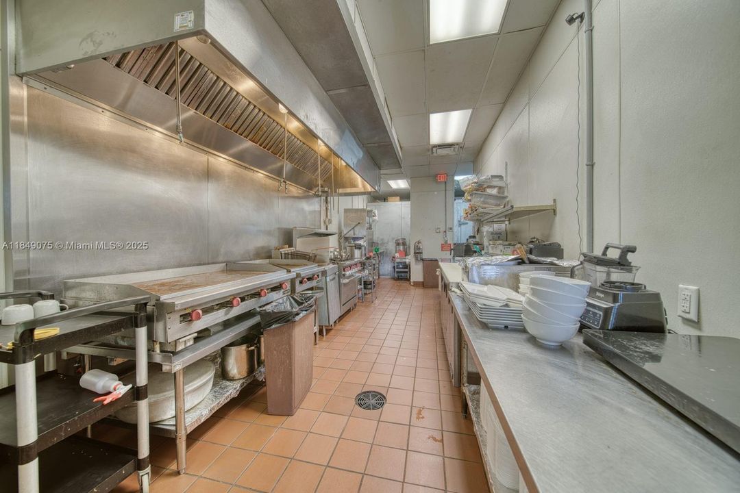 Под контрактом: $99,000 (0 спален, 0 ванн, 0 Квадратных фут)