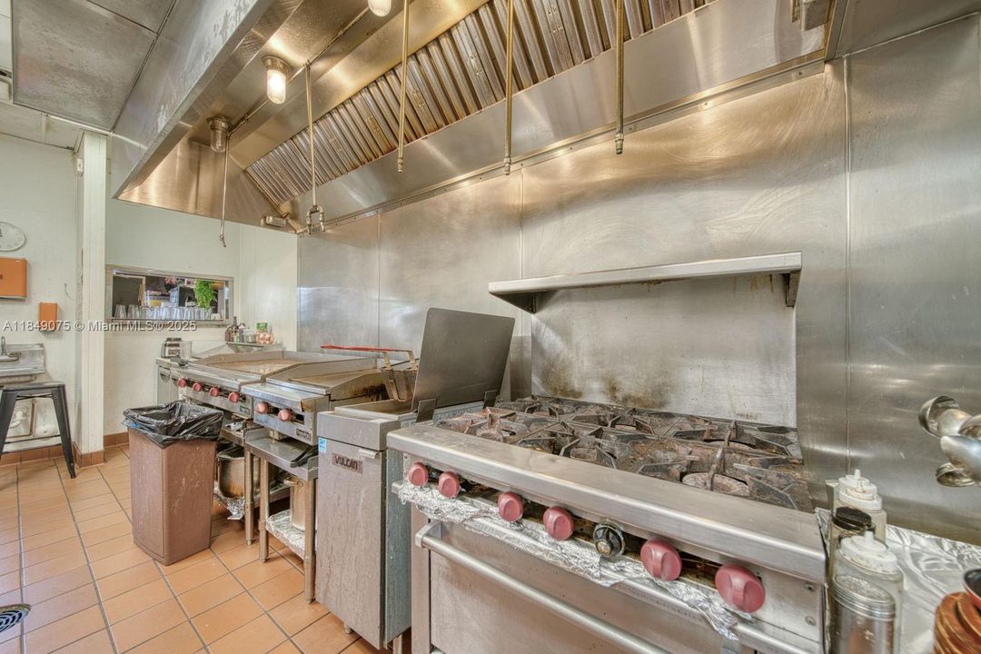 Под контрактом: $99,000 (0 спален, 0 ванн, 0 Квадратных фут)