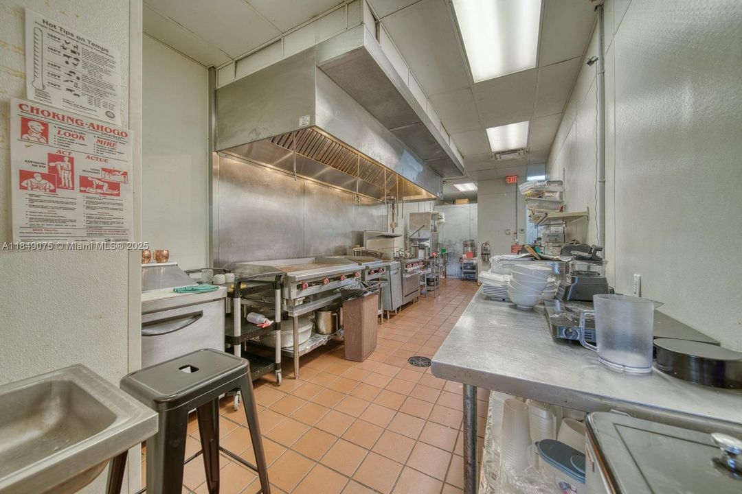 Под контрактом: $99,000 (0 спален, 0 ванн, 0 Квадратных фут)