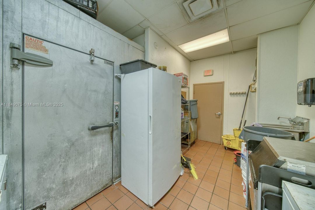 Под контрактом: $99,000 (0 спален, 0 ванн, 0 Квадратных фут)