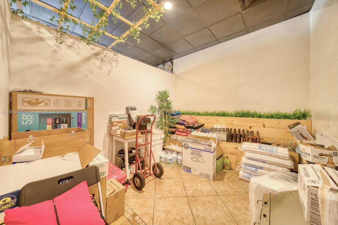 Под контрактом: $99,000 (0 спален, 0 ванн, 0 Квадратных фут)