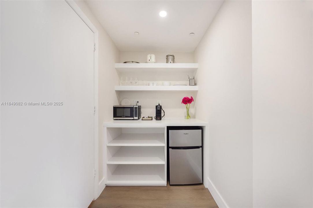 待售: $688,700 (1 贝兹, 2 浴室, 767 平方英尺)