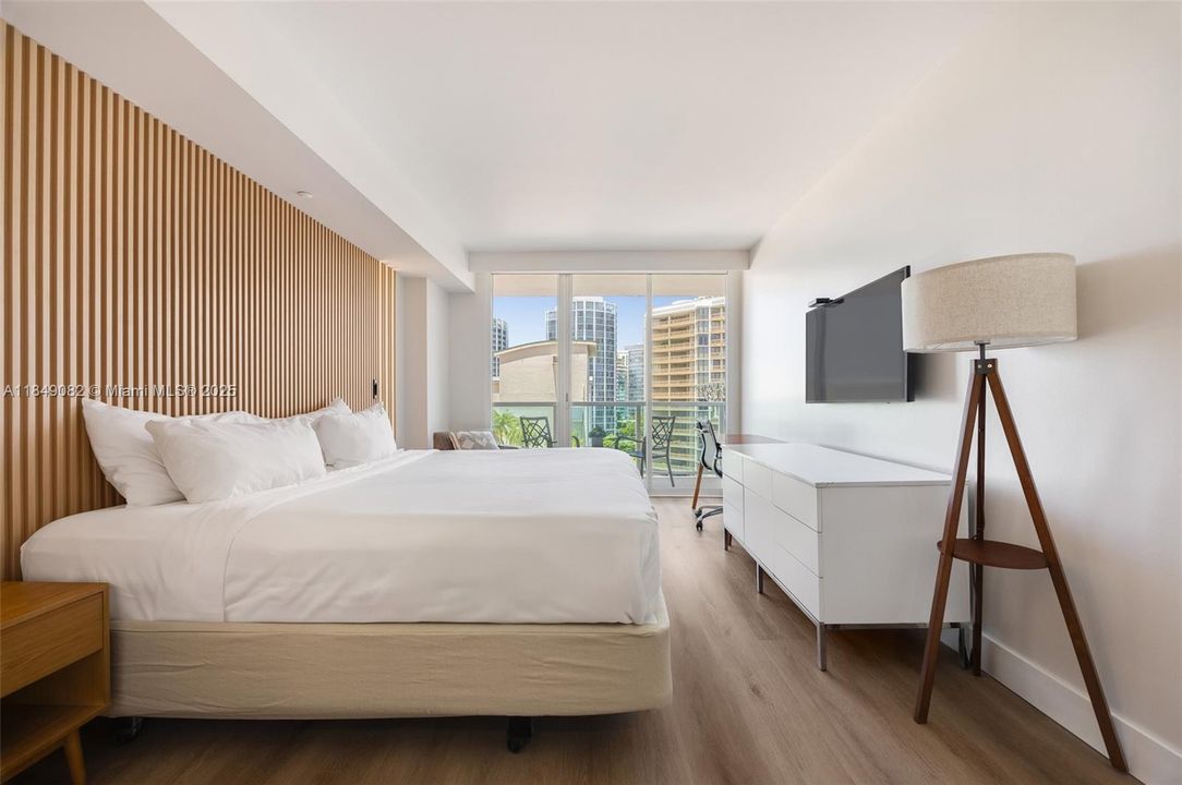 待售: $688,700 (1 贝兹, 2 浴室, 767 平方英尺)