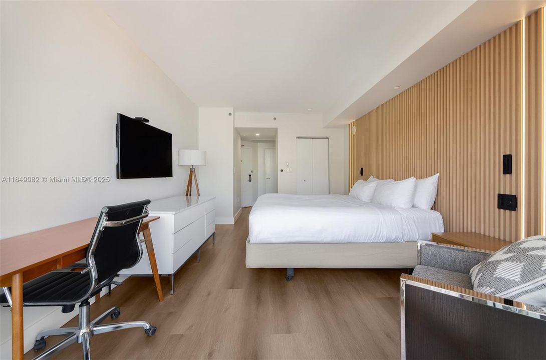 待售: $688,700 (1 贝兹, 2 浴室, 767 平方英尺)