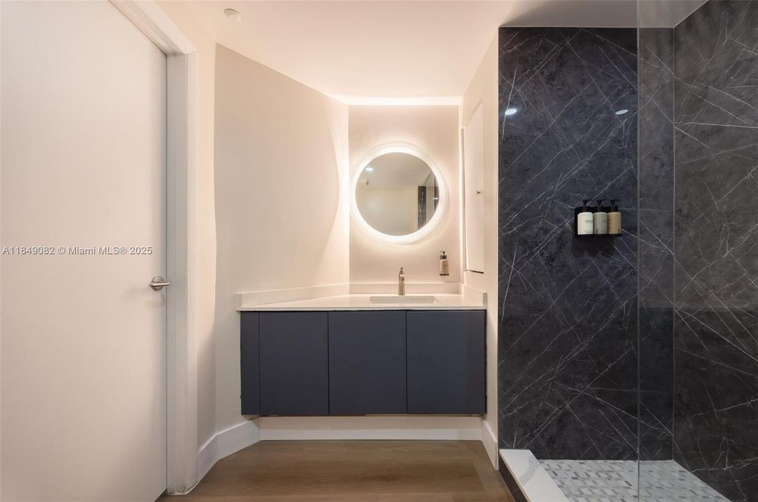 待售: $688,700 (1 贝兹, 2 浴室, 767 平方英尺)