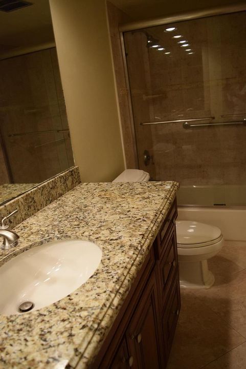 interior master bath (3)