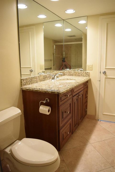 interior second bath (3)