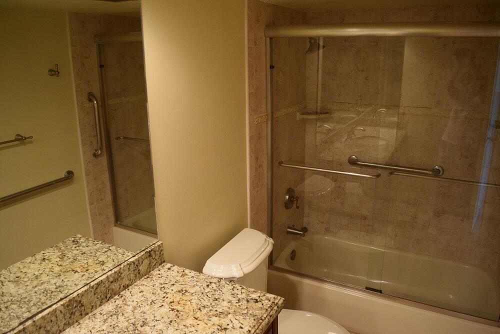 interior master bath (2)