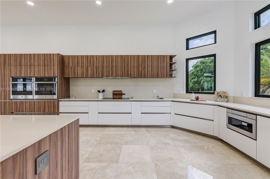 待售: $3,850,000 (7 贝兹, 8 浴室, 5027 平方英尺)