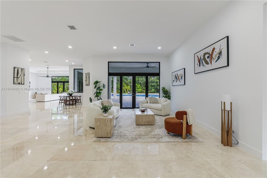 待售: $3,850,000 (7 贝兹, 8 浴室, 5027 平方英尺)