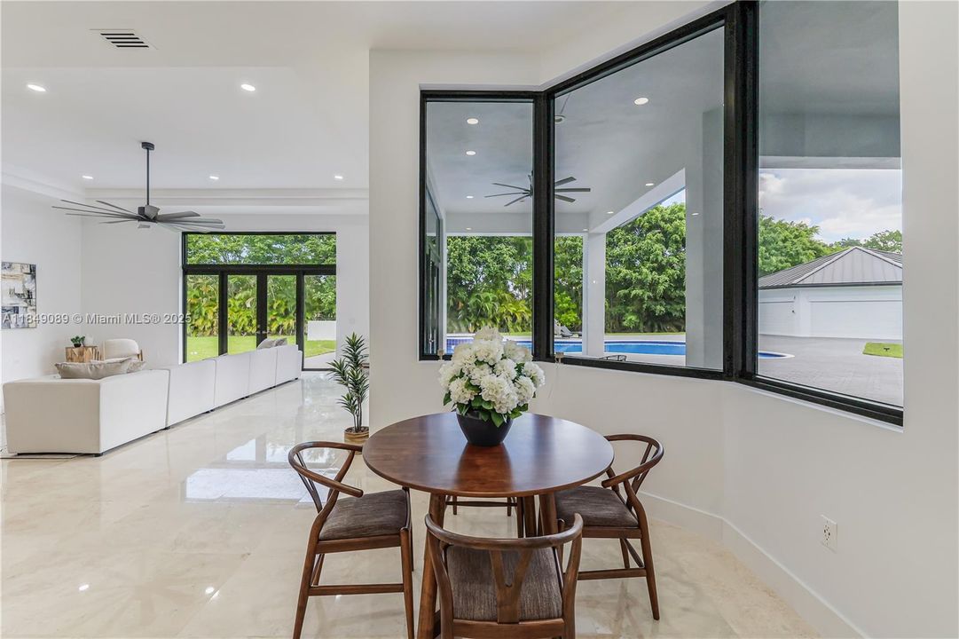 待售: $3,850,000 (7 贝兹, 8 浴室, 5027 平方英尺)