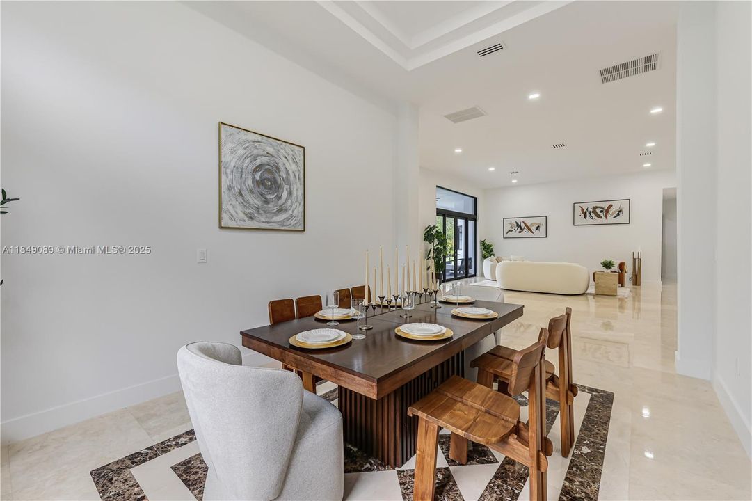 待售: $3,850,000 (7 贝兹, 8 浴室, 5027 平方英尺)