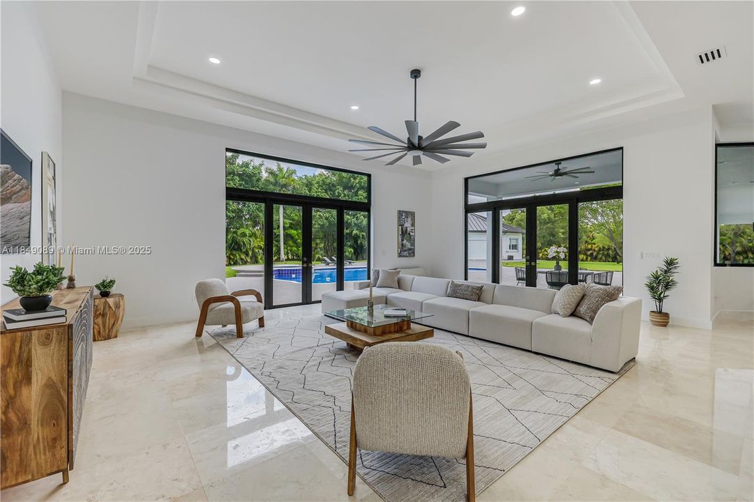 待售: $3,850,000 (7 贝兹, 8 浴室, 5027 平方英尺)