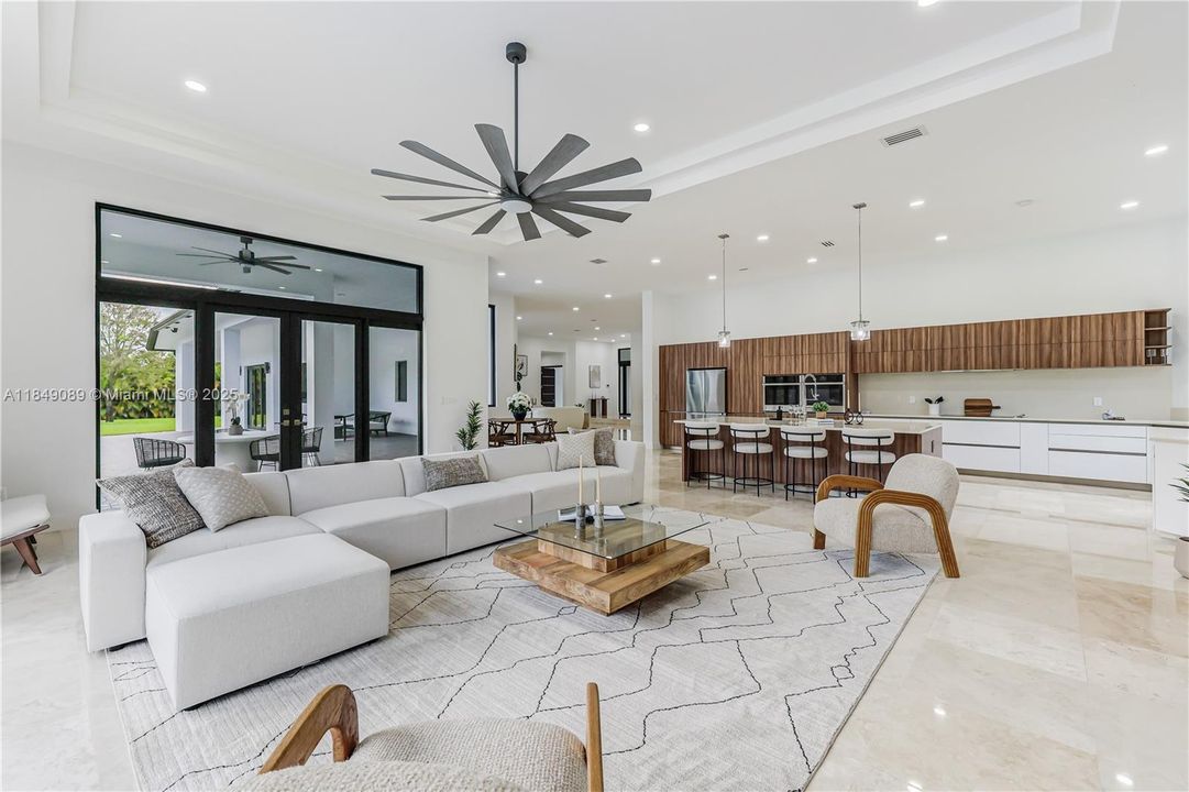 待售: $3,850,000 (7 贝兹, 8 浴室, 5027 平方英尺)