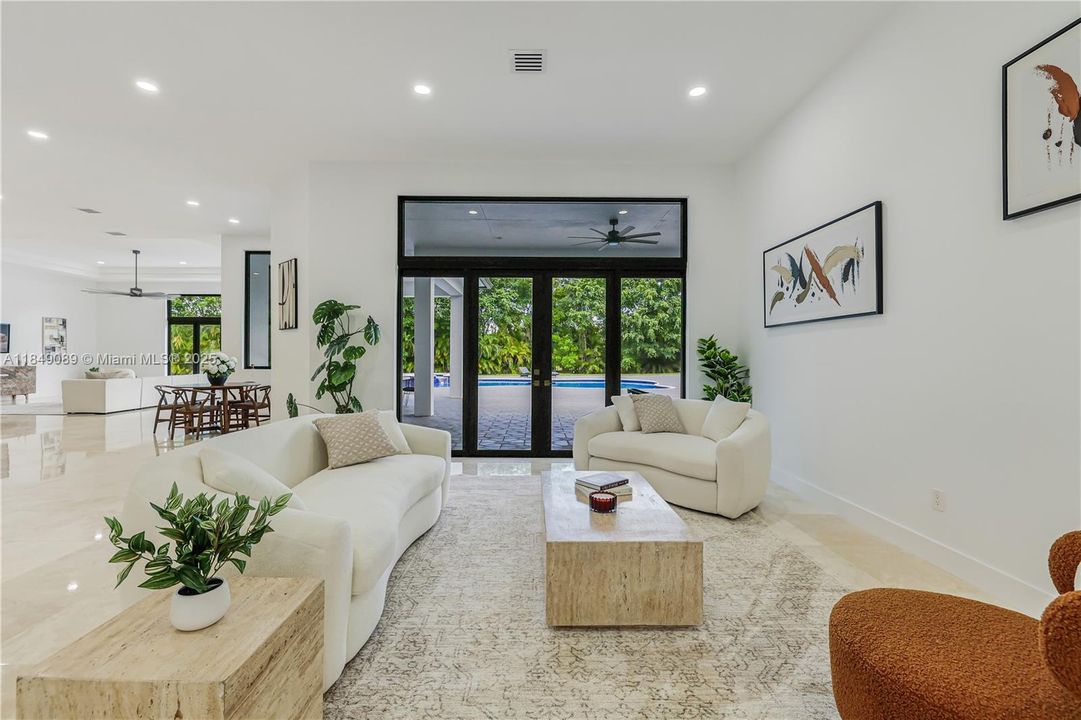 待售: $3,850,000 (7 贝兹, 8 浴室, 5027 平方英尺)