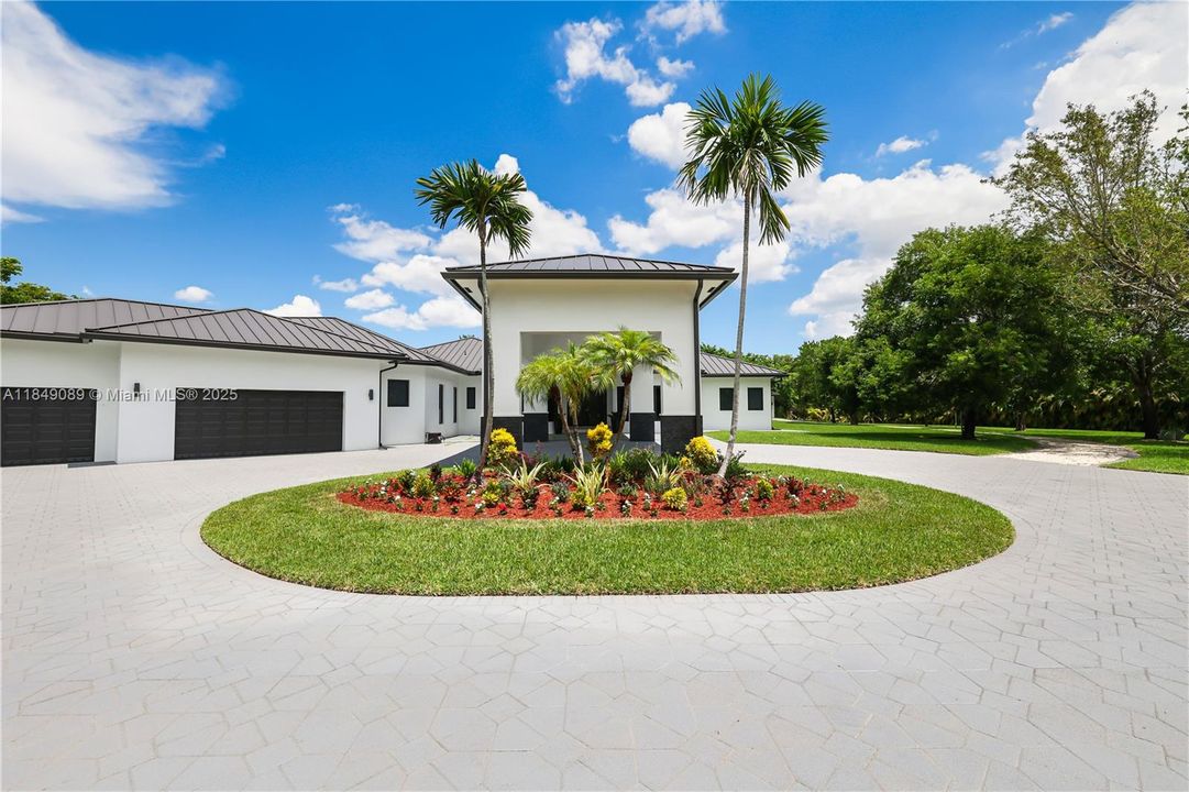 待售: $3,850,000 (7 贝兹, 8 浴室, 5027 平方英尺)