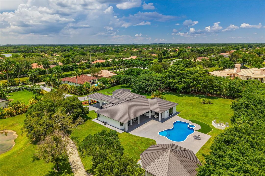 待售: $3,850,000 (7 贝兹, 8 浴室, 5027 平方英尺)