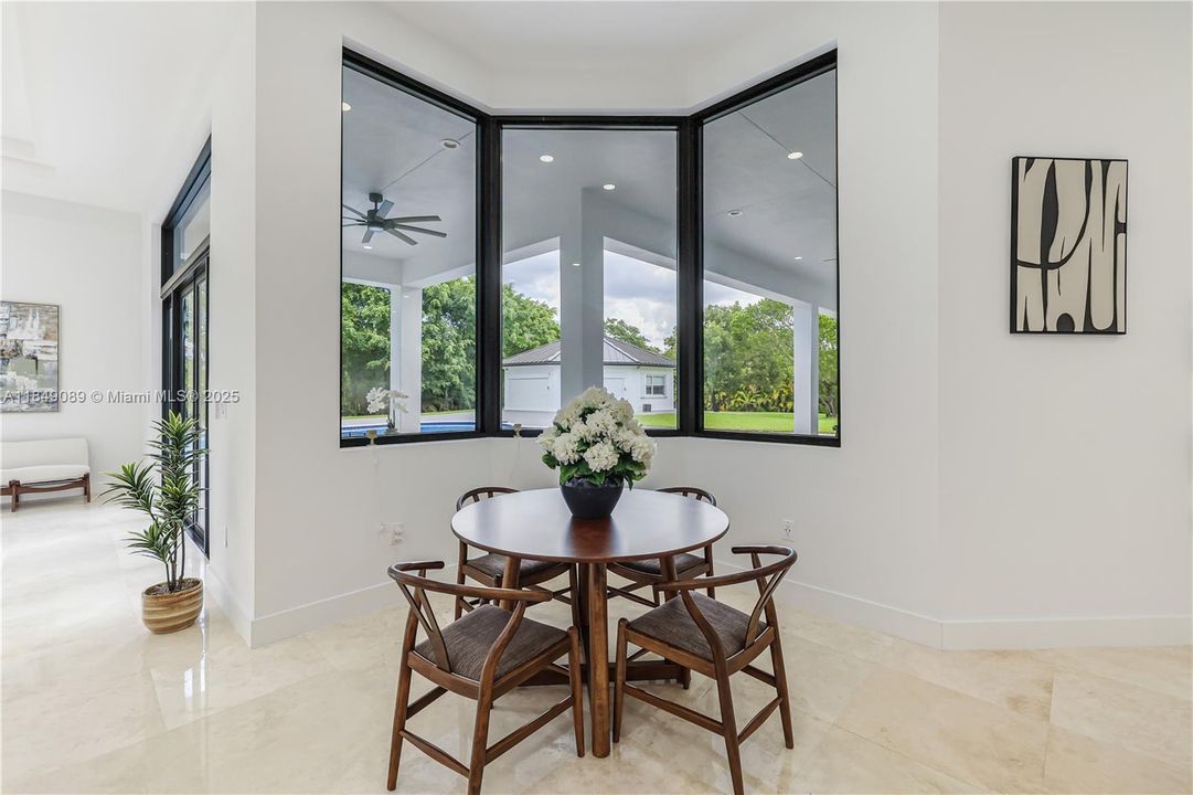 待售: $3,850,000 (7 贝兹, 8 浴室, 5027 平方英尺)