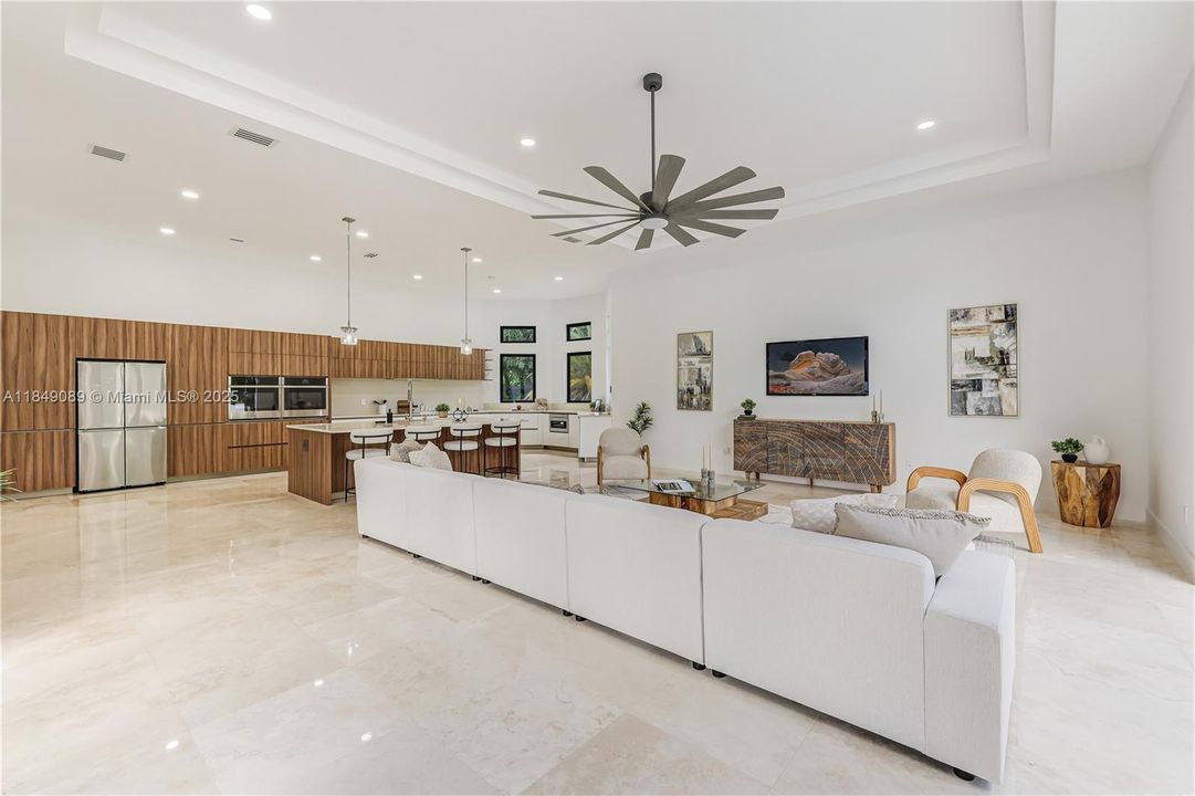 待售: $3,850,000 (7 贝兹, 8 浴室, 5027 平方英尺)