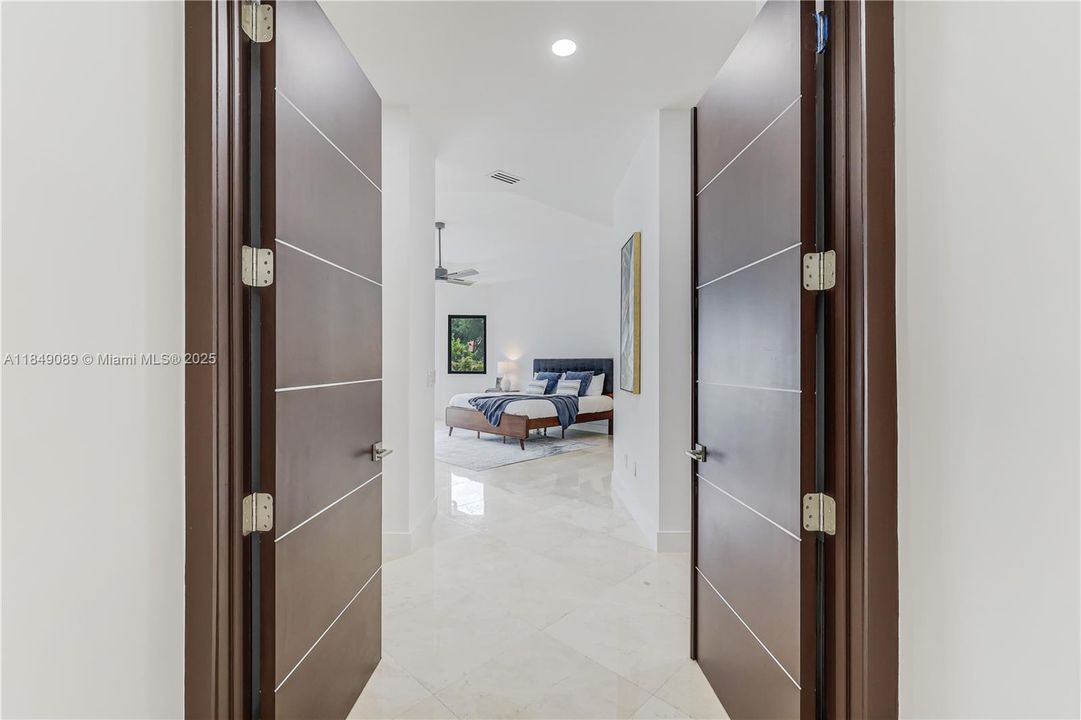 待售: $3,850,000 (7 贝兹, 8 浴室, 5027 平方英尺)