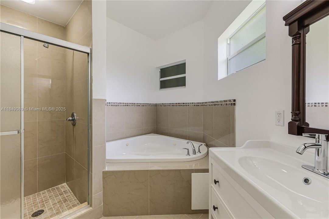 待售: $3,850,000 (7 贝兹, 8 浴室, 5027 平方英尺)