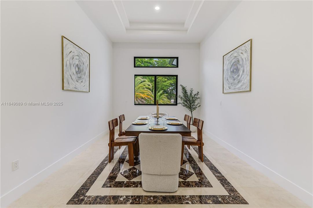 待售: $3,850,000 (7 贝兹, 8 浴室, 5027 平方英尺)