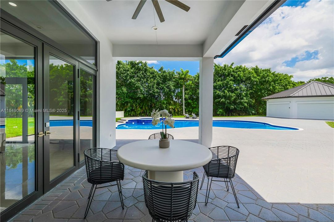 待售: $3,850,000 (7 贝兹, 8 浴室, 5027 平方英尺)