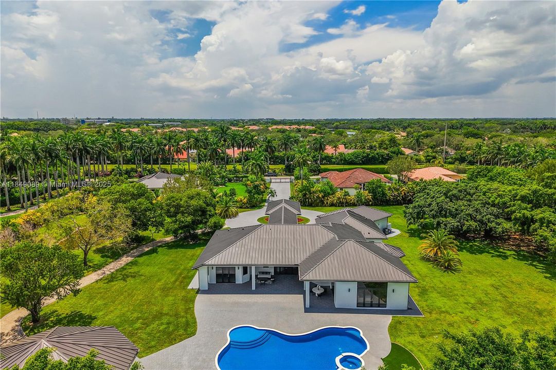 待售: $3,850,000 (7 贝兹, 8 浴室, 5027 平方英尺)