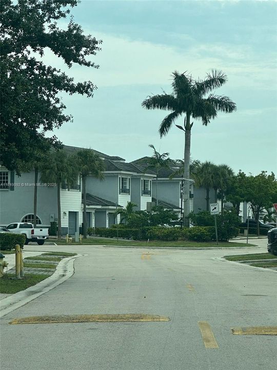 For Sale: $285,000 (2 beds, 2 baths, 1261 Square Feet)