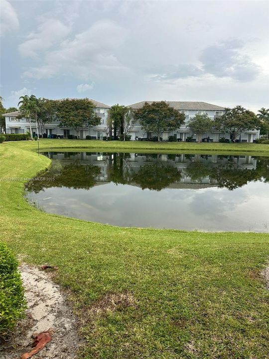 For Sale: $285,000 (2 beds, 2 baths, 1261 Square Feet)