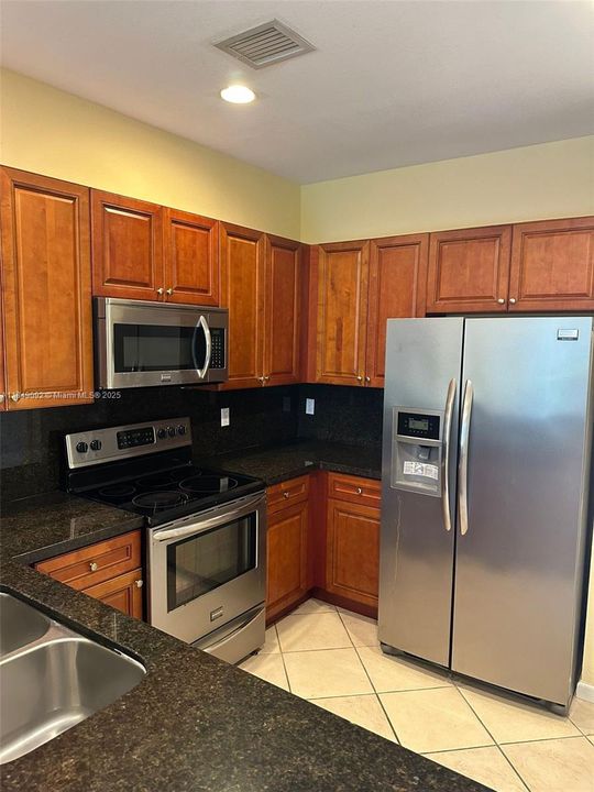 For Sale: $285,000 (2 beds, 2 baths, 1261 Square Feet)