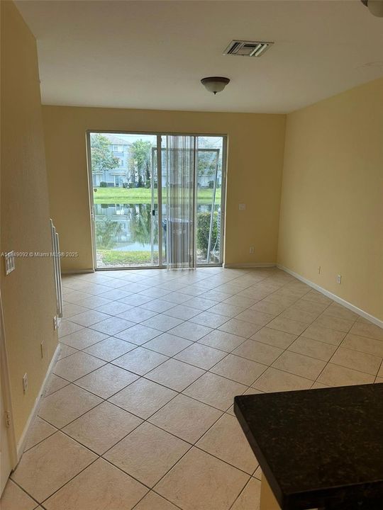 For Sale: $285,000 (2 beds, 2 baths, 1261 Square Feet)