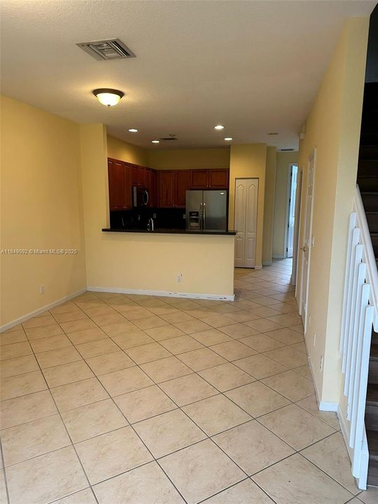 For Sale: $285,000 (2 beds, 2 baths, 1261 Square Feet)