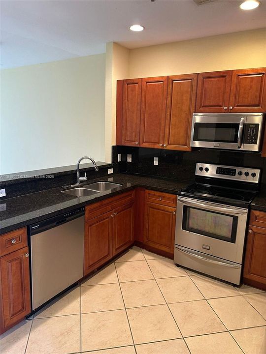 For Sale: $285,000 (2 beds, 2 baths, 1261 Square Feet)