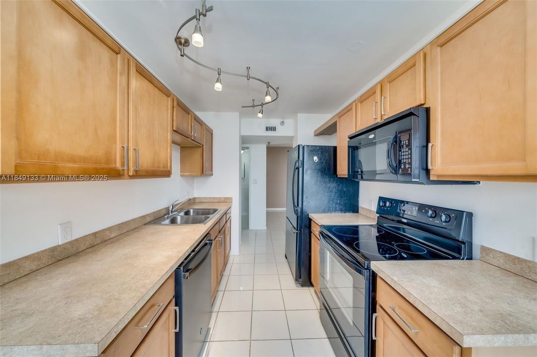 Recientemente alquilado: $3,100 (2 camas, 2 baños, 1260 Pies cuadrados)