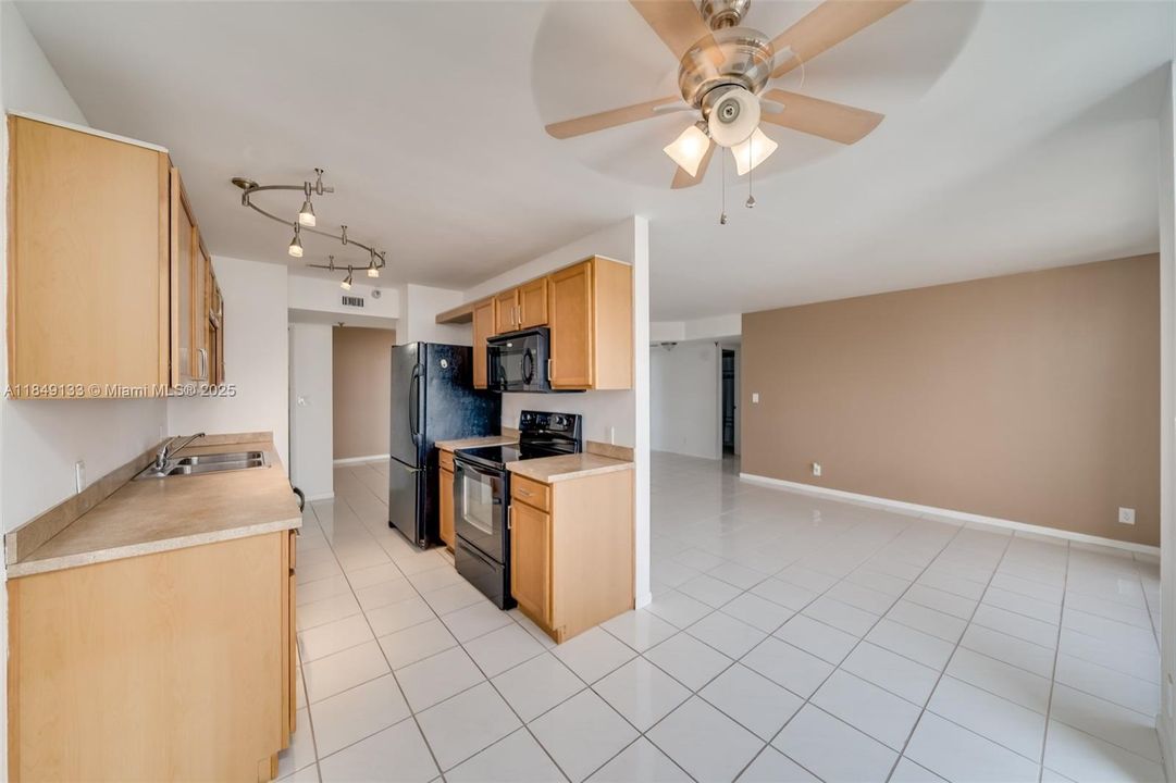 Recientemente alquilado: $3,100 (2 camas, 2 baños, 1260 Pies cuadrados)