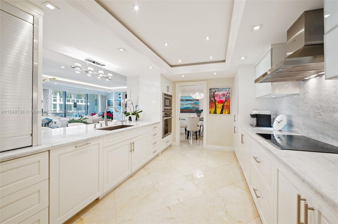 На продажу: $2,300,000 (3 спален, 2 ванн, 2675 Квадратных фут)