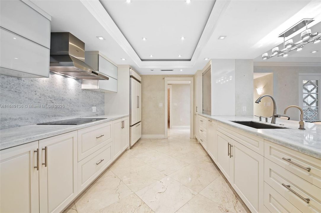 На продажу: $2,300,000 (3 спален, 2 ванн, 2675 Квадратных фут)