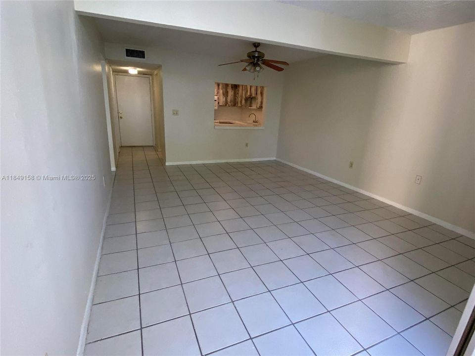 Под контрактом: $210,000 (1 спален, 1 ванн, 760 Квадратных фут)