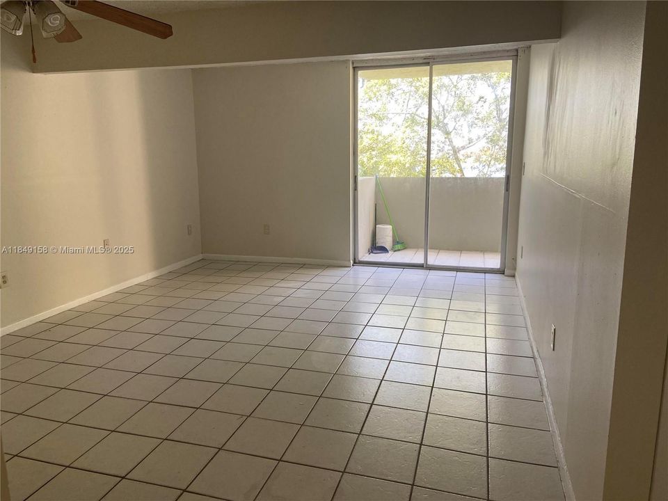 Под контрактом: $210,000 (1 спален, 1 ванн, 760 Квадратных фут)