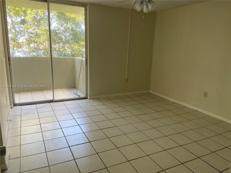 Под контрактом: $210,000 (1 спален, 1 ванн, 760 Квадратных фут)