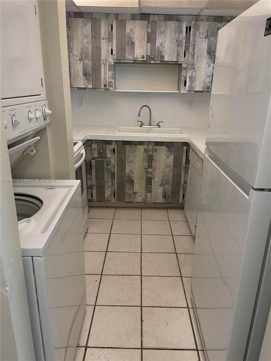 Под контрактом: $210,000 (1 спален, 1 ванн, 760 Квадратных фут)