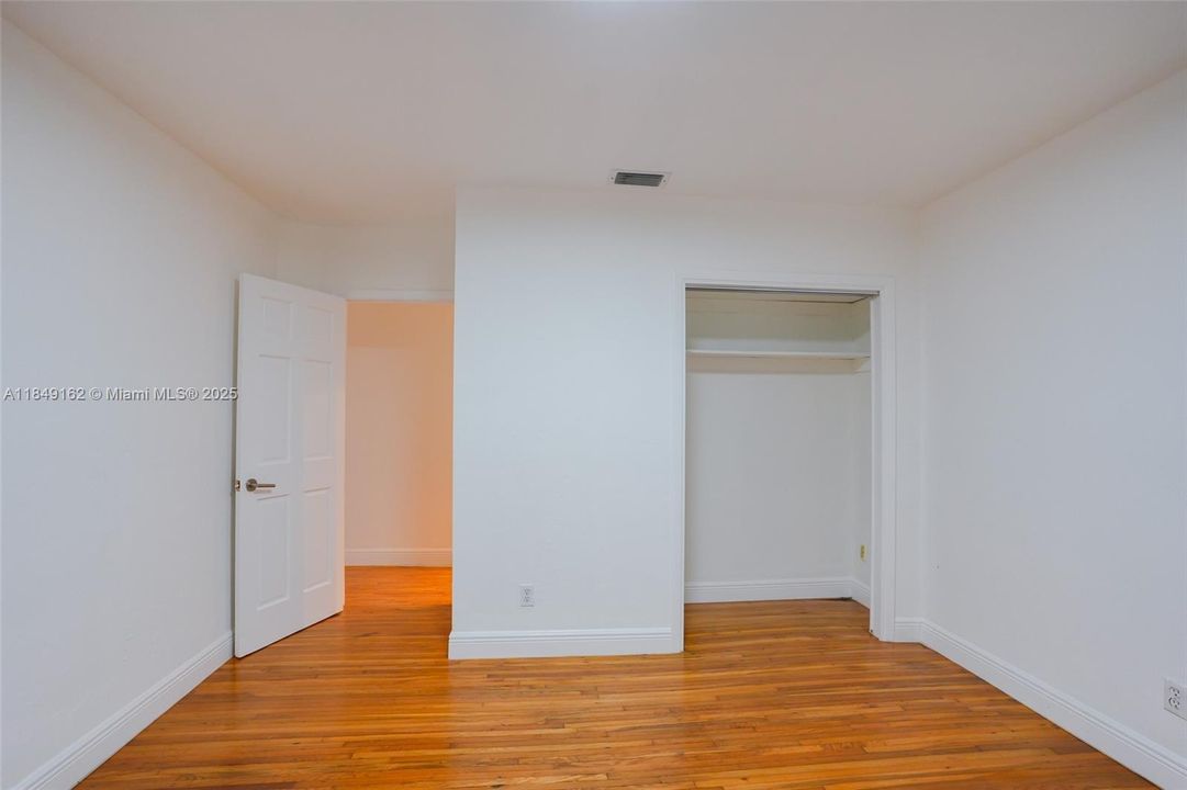 For Sale: $2,975,000 (3 beds, 2 baths, 1403 Square Feet)