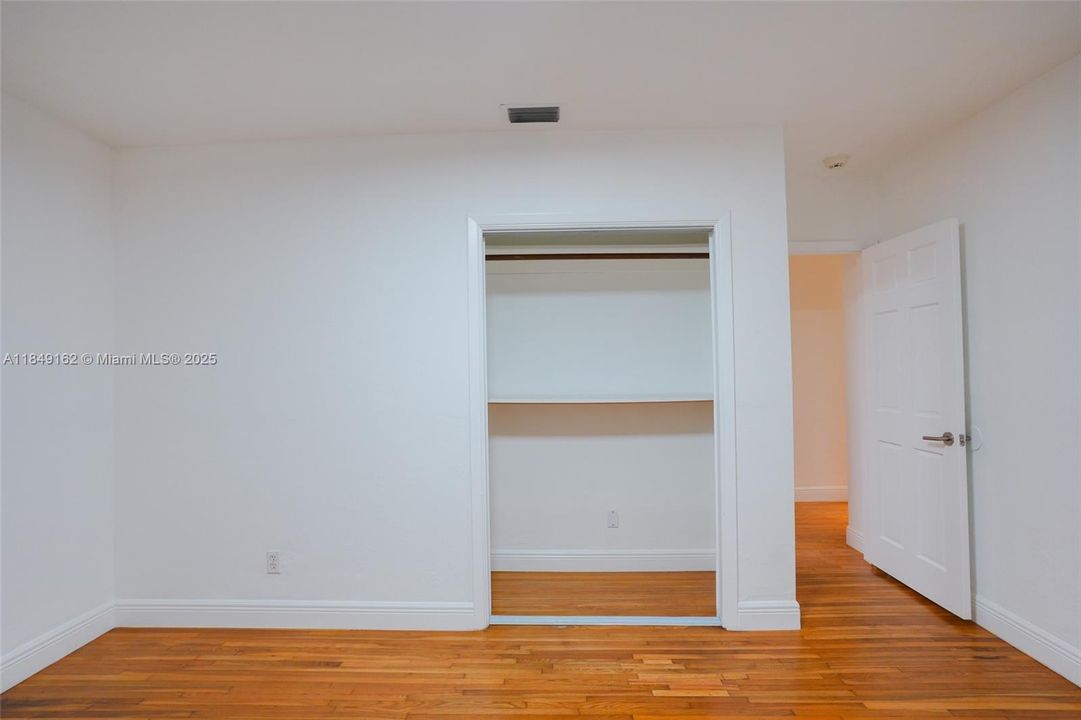 For Sale: $2,975,000 (3 beds, 2 baths, 1403 Square Feet)