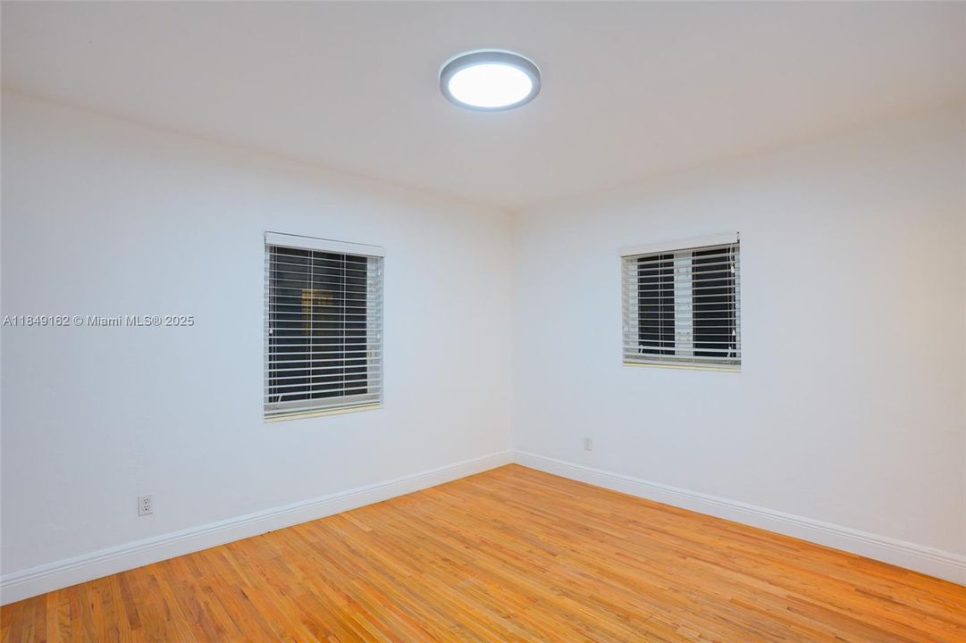 For Sale: $2,975,000 (3 beds, 2 baths, 1403 Square Feet)