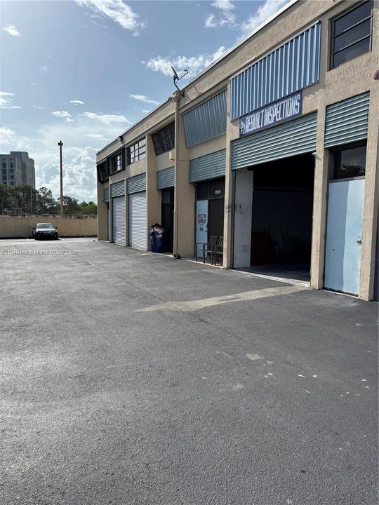 合同活跃: $1,750 (0 贝兹, 0 浴室, 0 平方英尺)