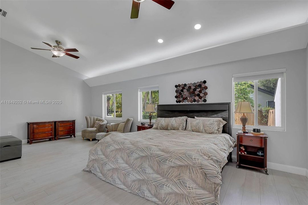 Recently Sold: $2,350,000 (4 beds, 3 baths, 3444 Square Feet)