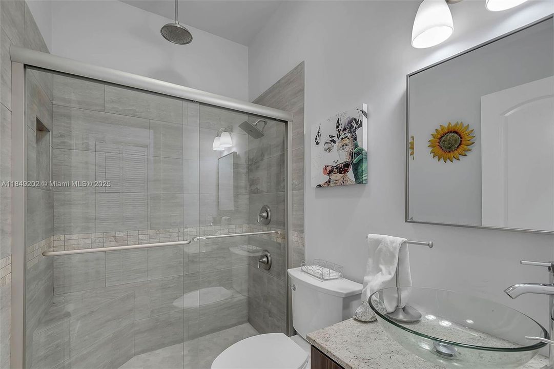 Recently Sold: $2,350,000 (4 beds, 3 baths, 3444 Square Feet)