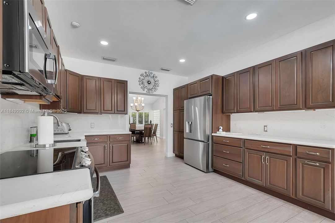 Recently Sold: $2,350,000 (4 beds, 3 baths, 3444 Square Feet)