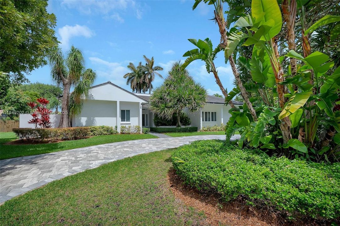 Recently Sold: $2,350,000 (4 beds, 3 baths, 3444 Square Feet)